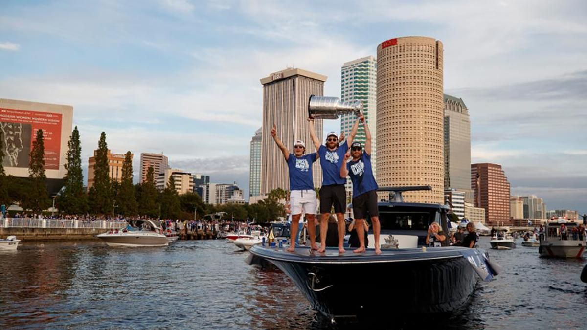 Переможець Кубка Стенлі проведе чемпіонський парад на катерах Переможець Кубка Стенлі проведе чемпіонський парад на катерах