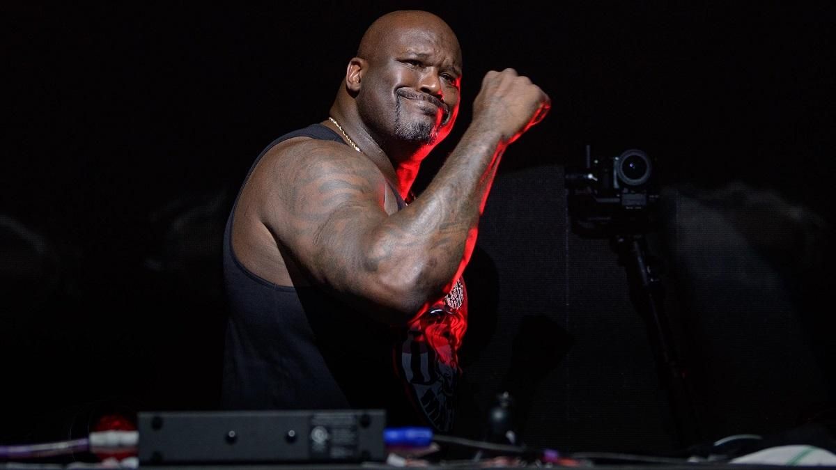 Легенда НБА О'Нил смешно станцевал без штанов в прямом эфире – видео Легенда НБА О'Нил смешно станцевал без штанов в прямом эфире – видео