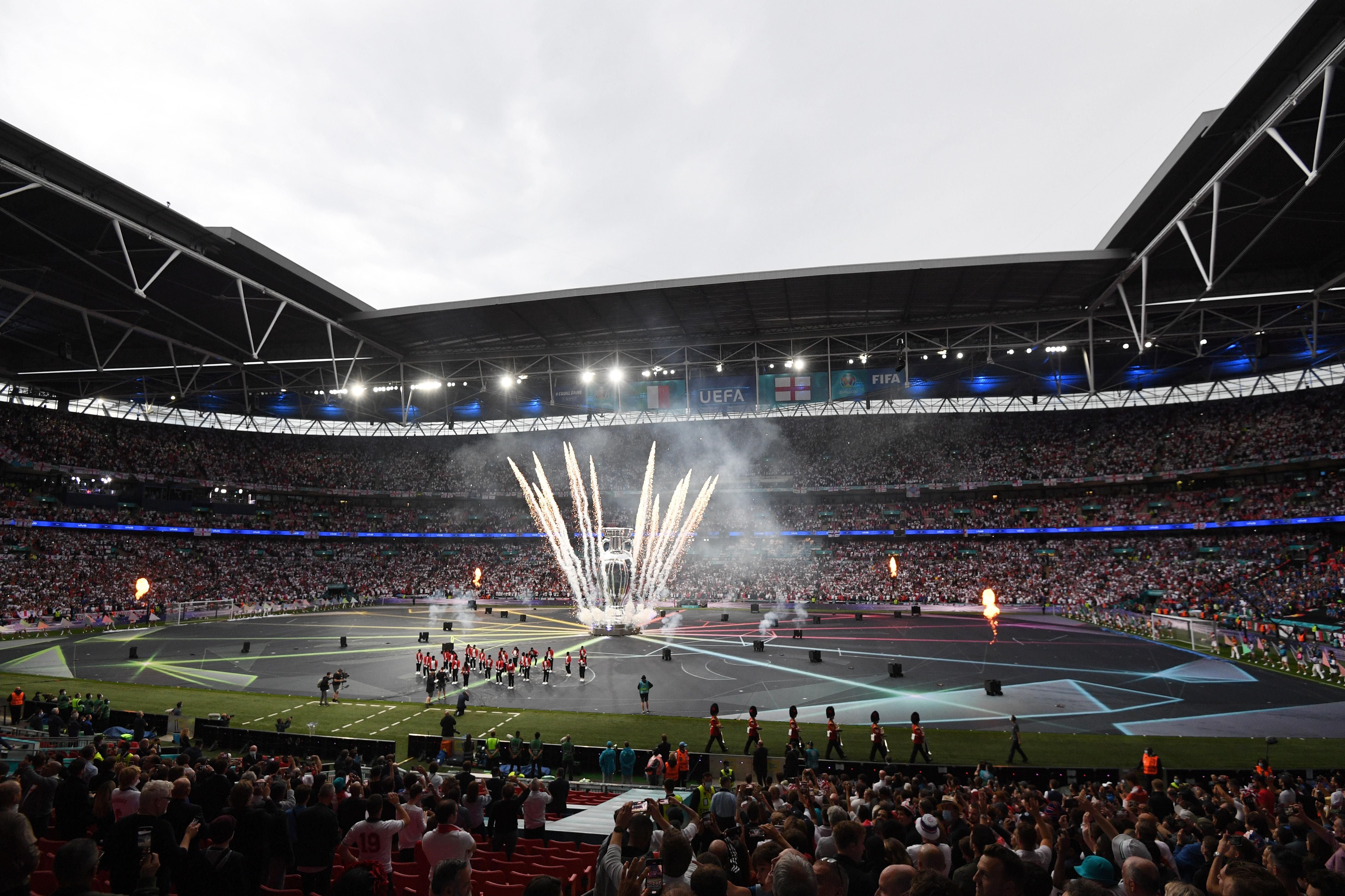На Уэмбли перед финалом состоялась церемония закрытия Евро-2020 На Уэмбли перед финалом состоялась церемония закрытия Евро-2020