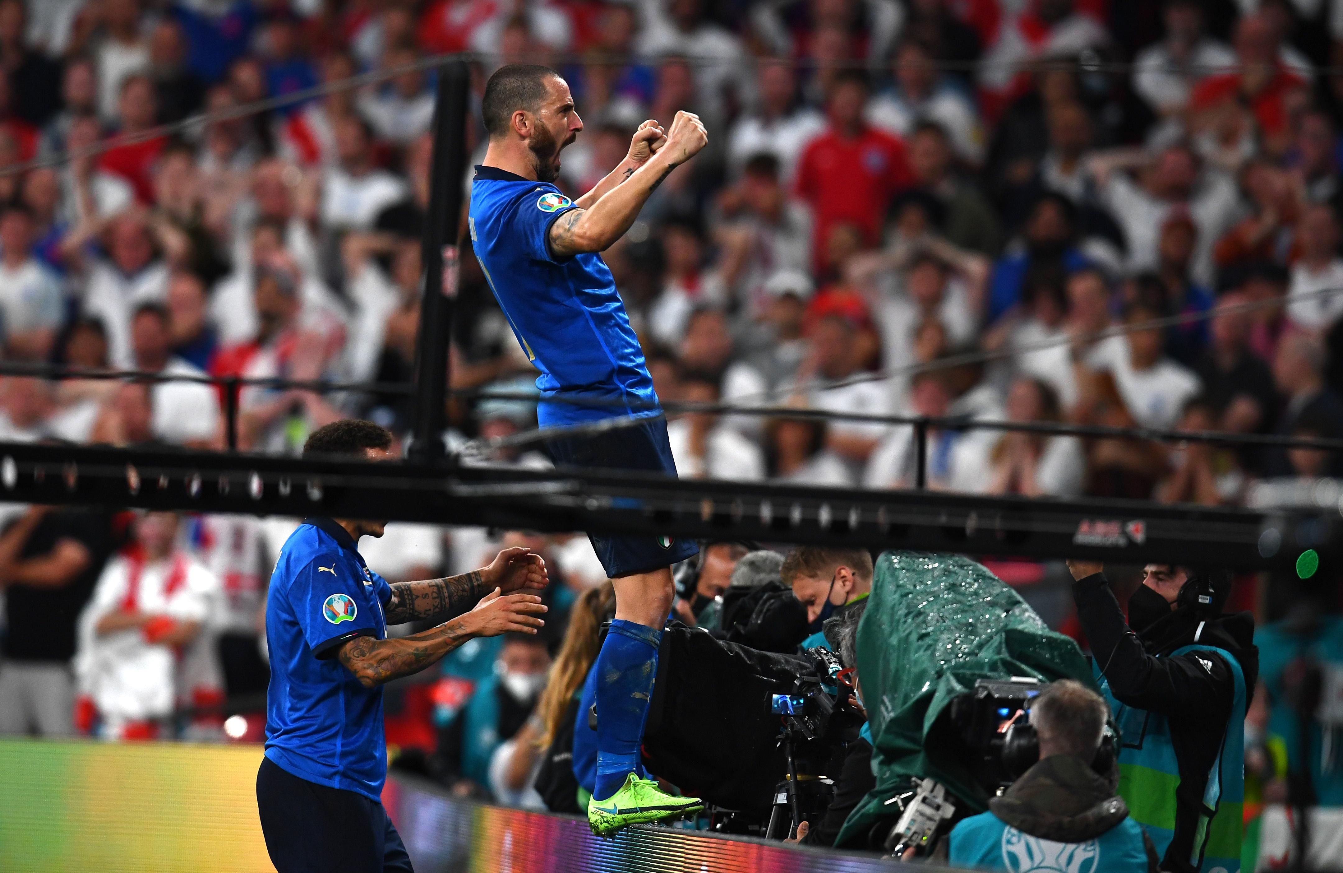 Леонардо Бонуччи сравнял счет в финале Евро 2020 Италия - Англия