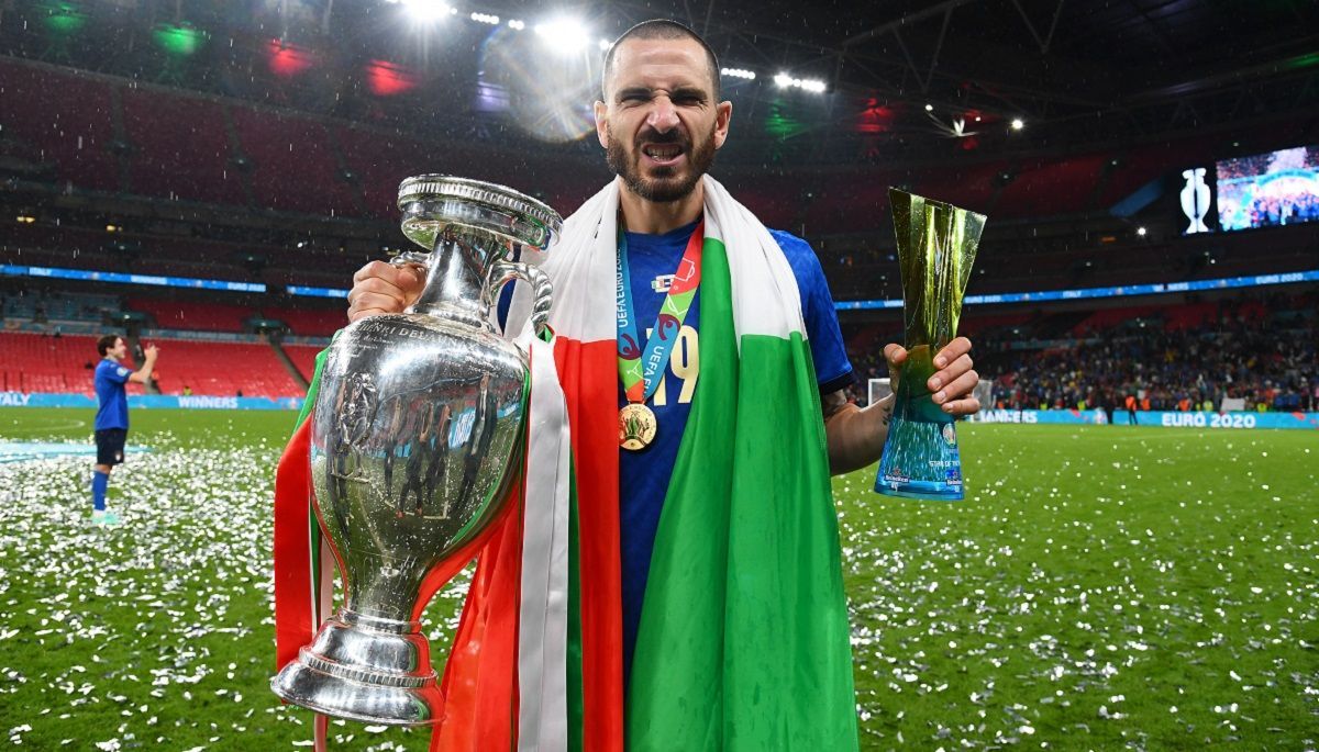 Герой матчу Бонуччі підтримав спонсорів Євро-2020 – відео Герой матчу Бонуччі підтримав спонсорів Євро-2020 – відео