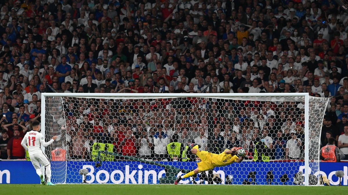 Герой Евро-2020 Доннарумма выиграл все серии пенальти в своей карьере: видео