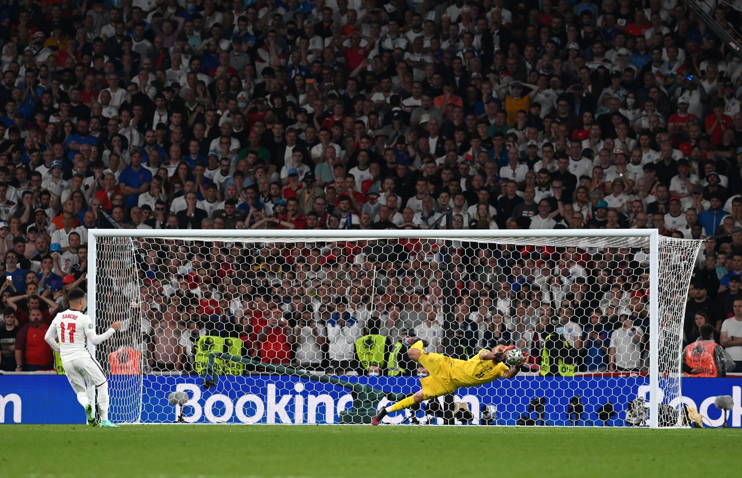 Герой Евро-2020 Доннарумма выиграл все серии пенальти в своей карьере: видео