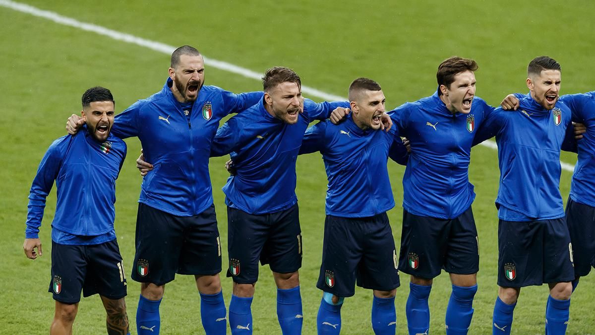 Як футболісти збірної Італії співають гімн: відео
