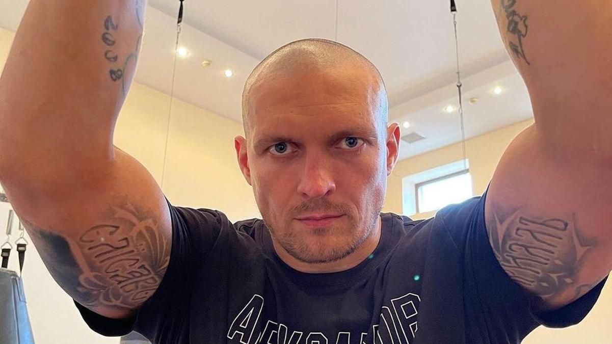 Усик кардинально змінив зачіску перед боєм з Джошуа: фото Усик кардинально змінив зачіску перед боєм з Джошуа: фото