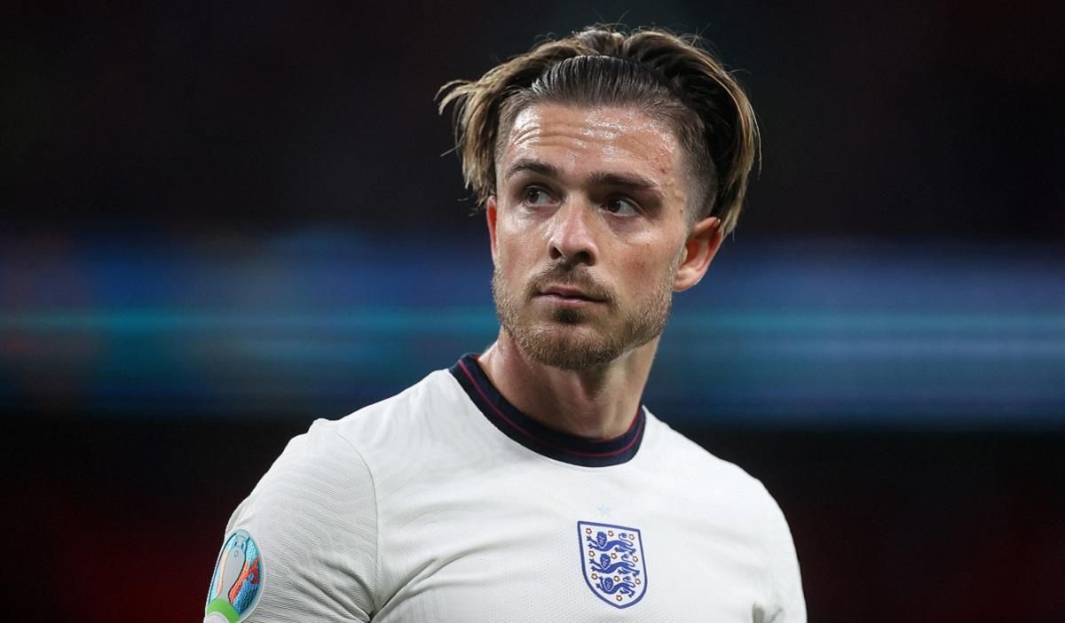 Игрок Англии Грилиш подарил бутсы юному фанату после финала Евро-2020