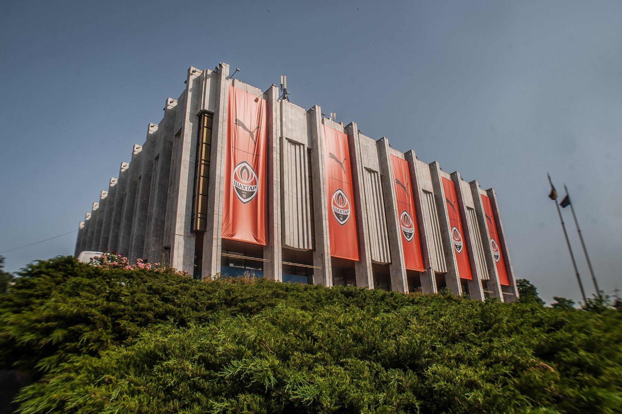 Шахтер украсил Украинский дом в Киеве своим логотипом, в 700 метрах – стадион "Динамо"