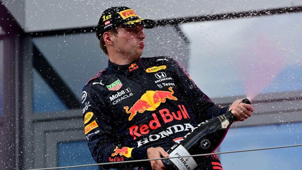 Формула-1: Ферстаппен выиграл первый спринт в Великобритании, Хэмилтон стал вторым