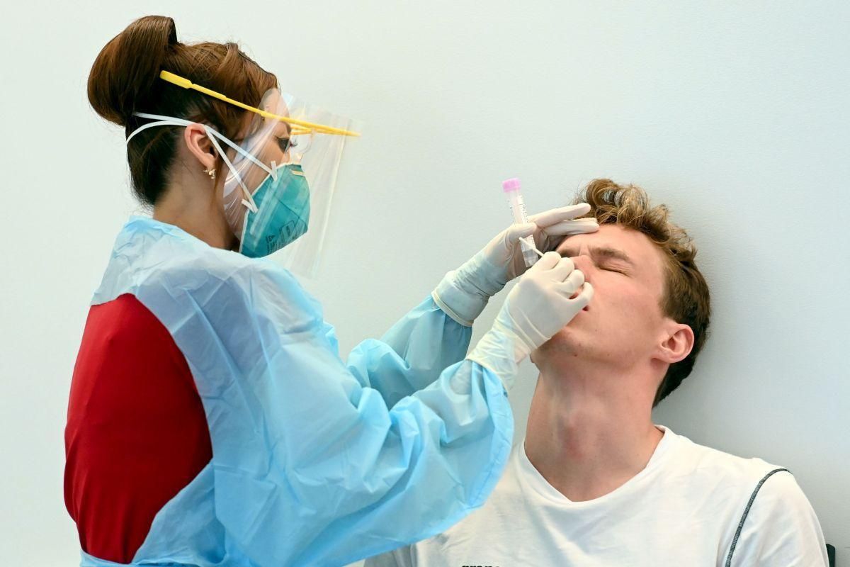 В Олимпийской деревне обнаружили уже третий случай COVID-19 В Олимпийской деревне обнаружили уже третий случай COVID-19