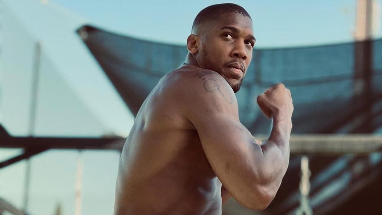 Энтони Джошуа решил напугать Усика грубой форме тела? фото Энтони Джошуа решил напугать Усика грубой форме тела? фото