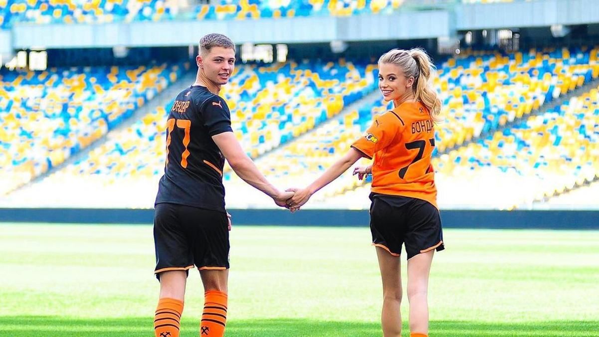 Захисник Шахтаря Бондар одружився із журналісткою Дашою Савіною: фото - Спорт 24 Захисник Шахтаря Бондар одружився із журналісткою Дашою Савіною: фото - Спорт 24