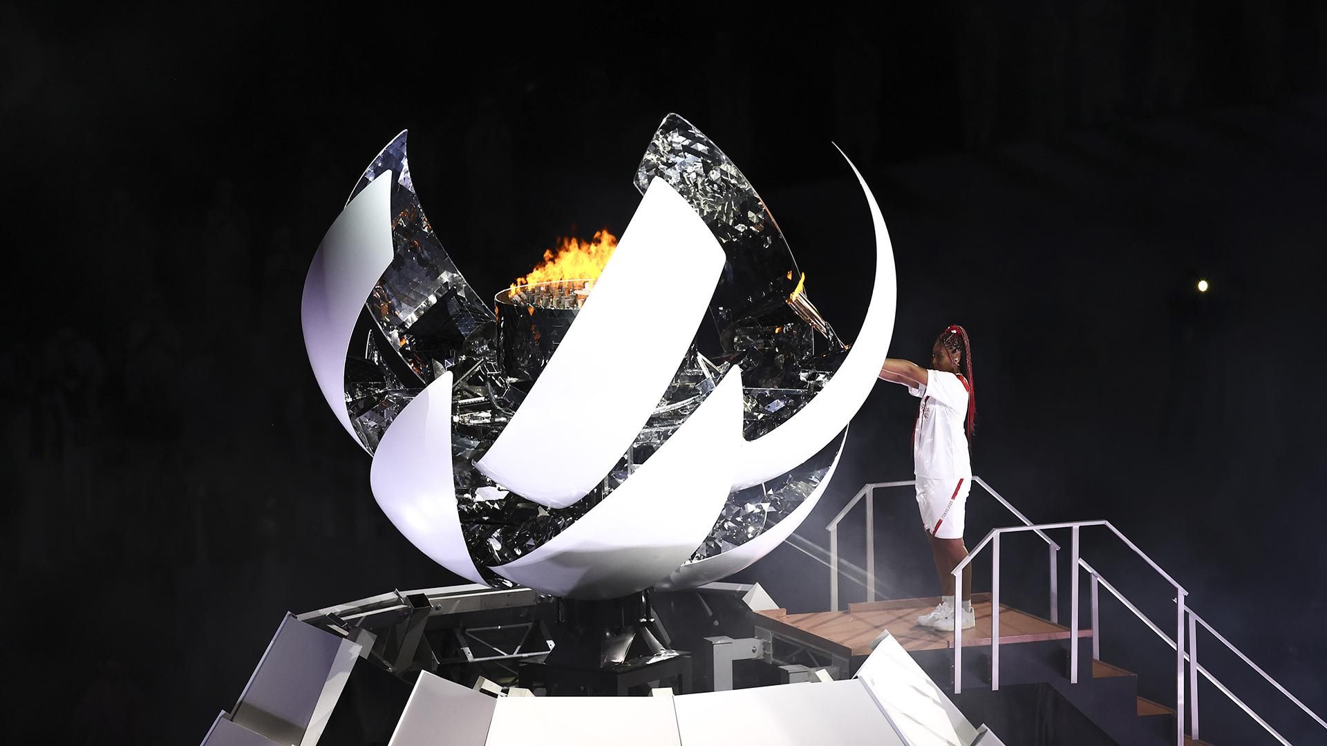 Наомі Осака запалила олімпійський вогонь