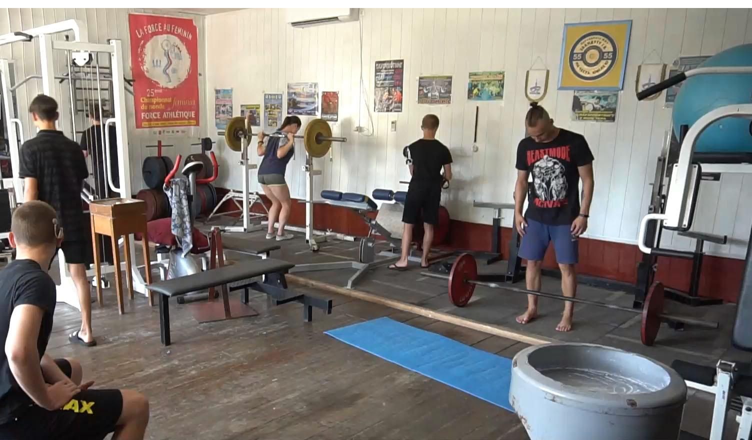 Донецкие пауэрлифтеры готовятся к чемпионату Европы - видео Донецкие пауэрлифтеры готовятся к чемпионату Европы - видео