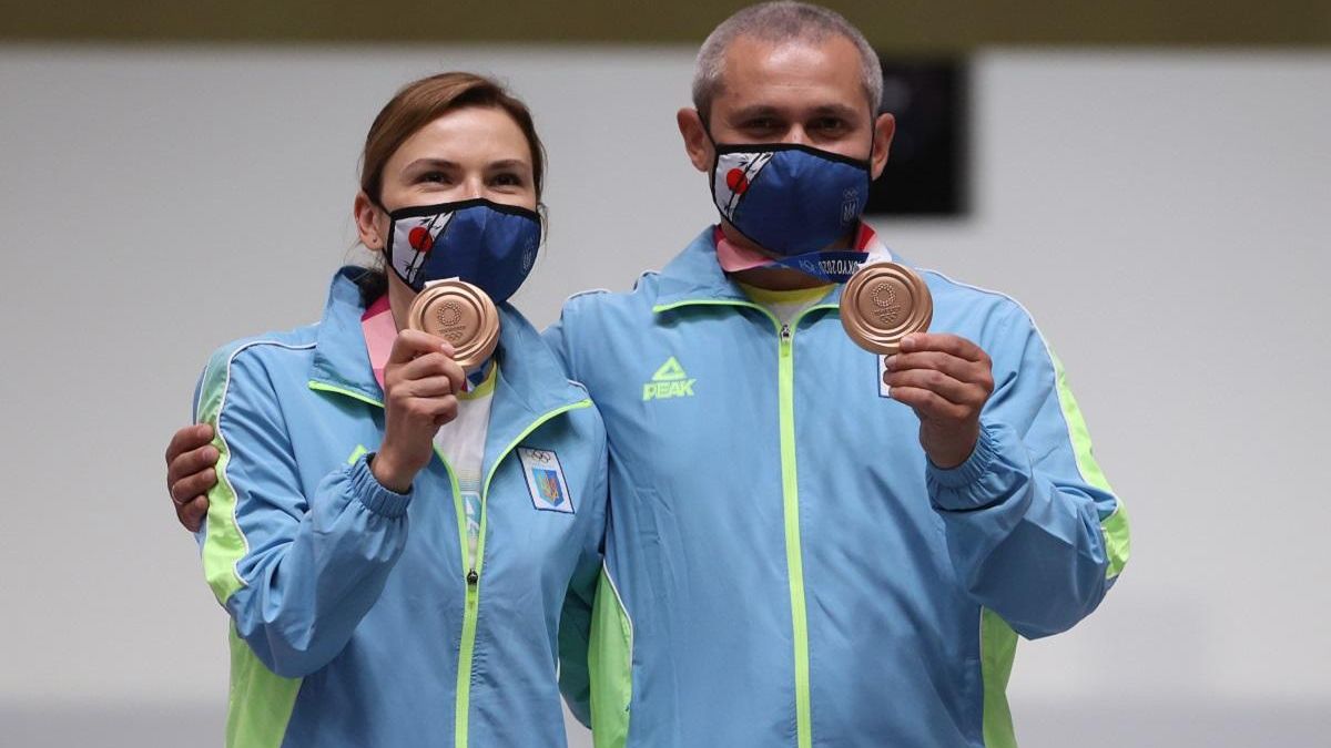 Нагородження Костевич та Омельчука на Олімпіаді-2020 – фото