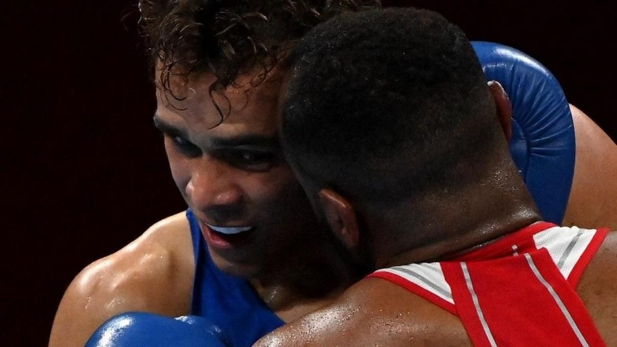 Боксер з Марокко вкусив суперника у стилі Тайсона – відео з Олімпіади