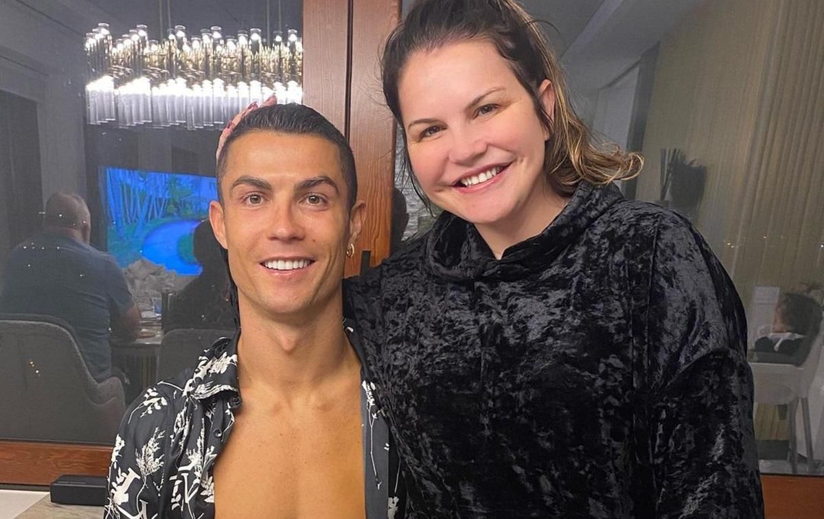 Сестру Роналду терміново госпіталізували з коронавірусом: вона важала хворобу обманом - Спорт 24 Сестру Роналду терміново госпіталізували з коронавірусом: вона важала хворобу обманом - Спорт 24