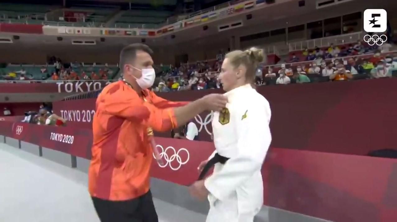Тренер надавав ляпасів дзюдоїстці перед її виступом на Олімпіаді: відео - Новини спорту - Спорт 24