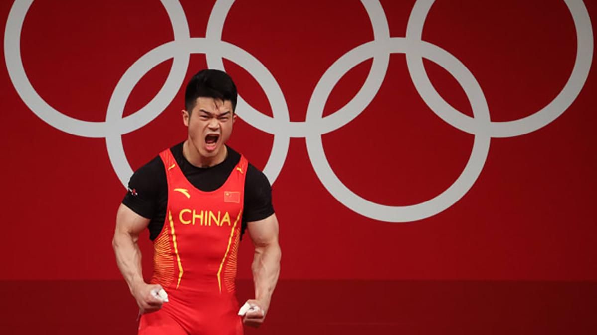 Китаец Ши Чжиюн установил сразу два мировых рекорда на Олимпиаде-2020