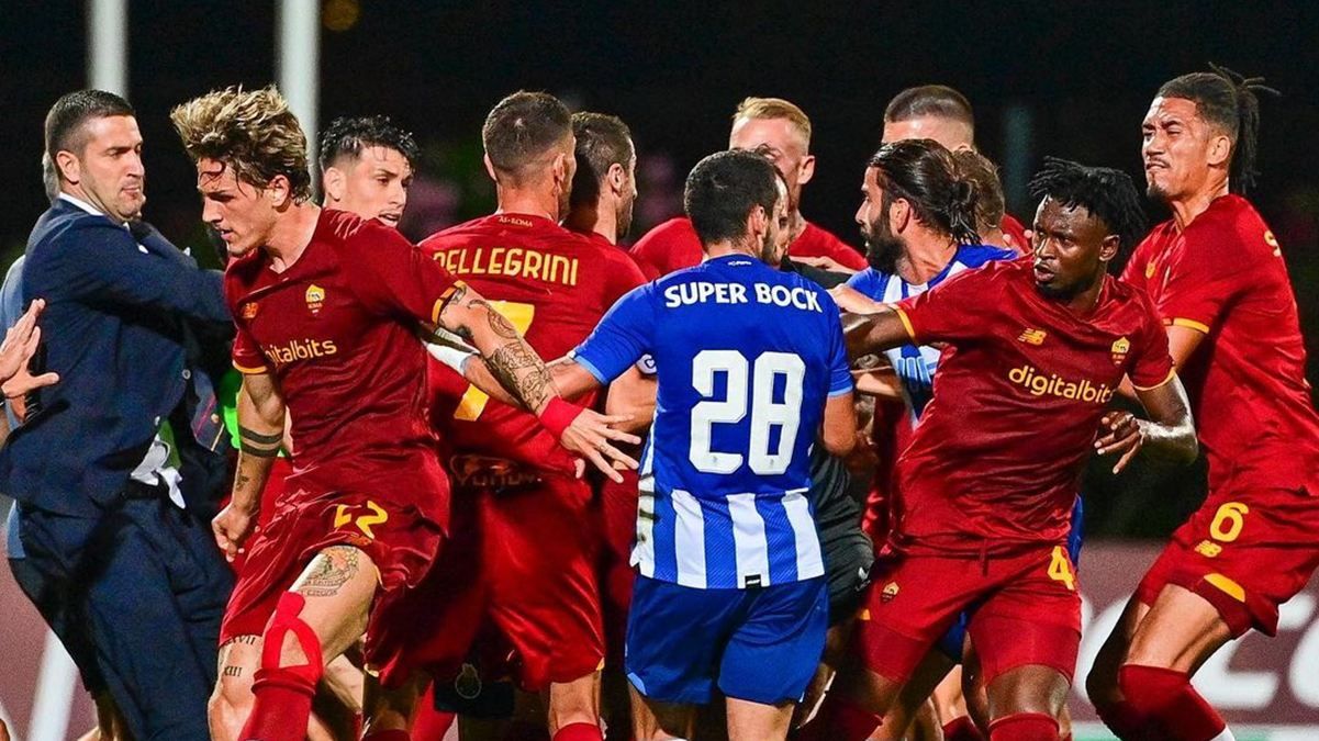 Мхітарян та Пепе влаштували сутичку після грубого фолу захисника: відео - Спорт 24 Мхітарян та Пепе влаштували сутичку після грубого фолу захисника: відео - Спорт 24