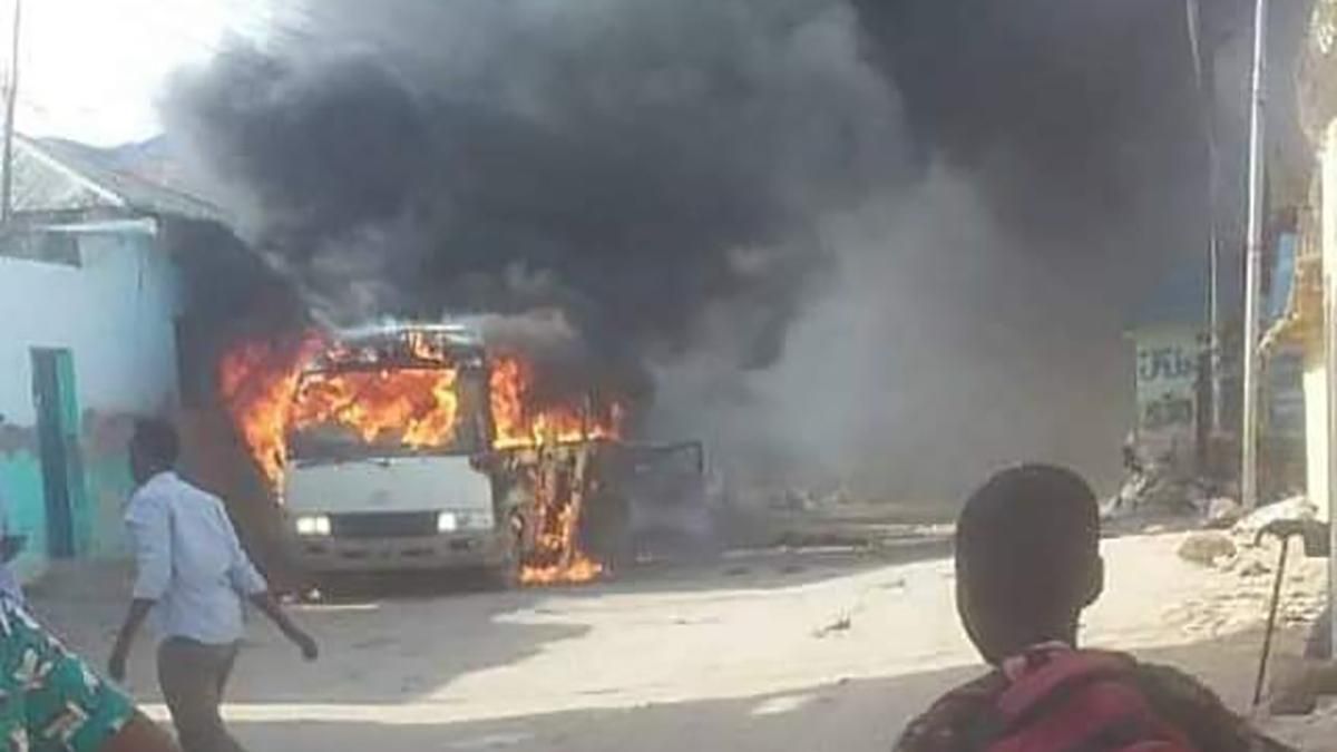 В Сомали взорвали автобус с футболистами, есть погибшие