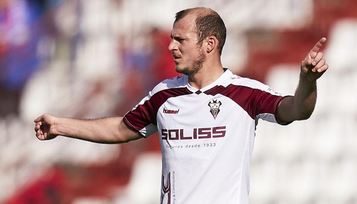 Фанати Ешторіла називають Зозулю нацистом – трансфер може зірватись Фанати Ешторіла називають Зозулю нацистом – трансфер може зірватись