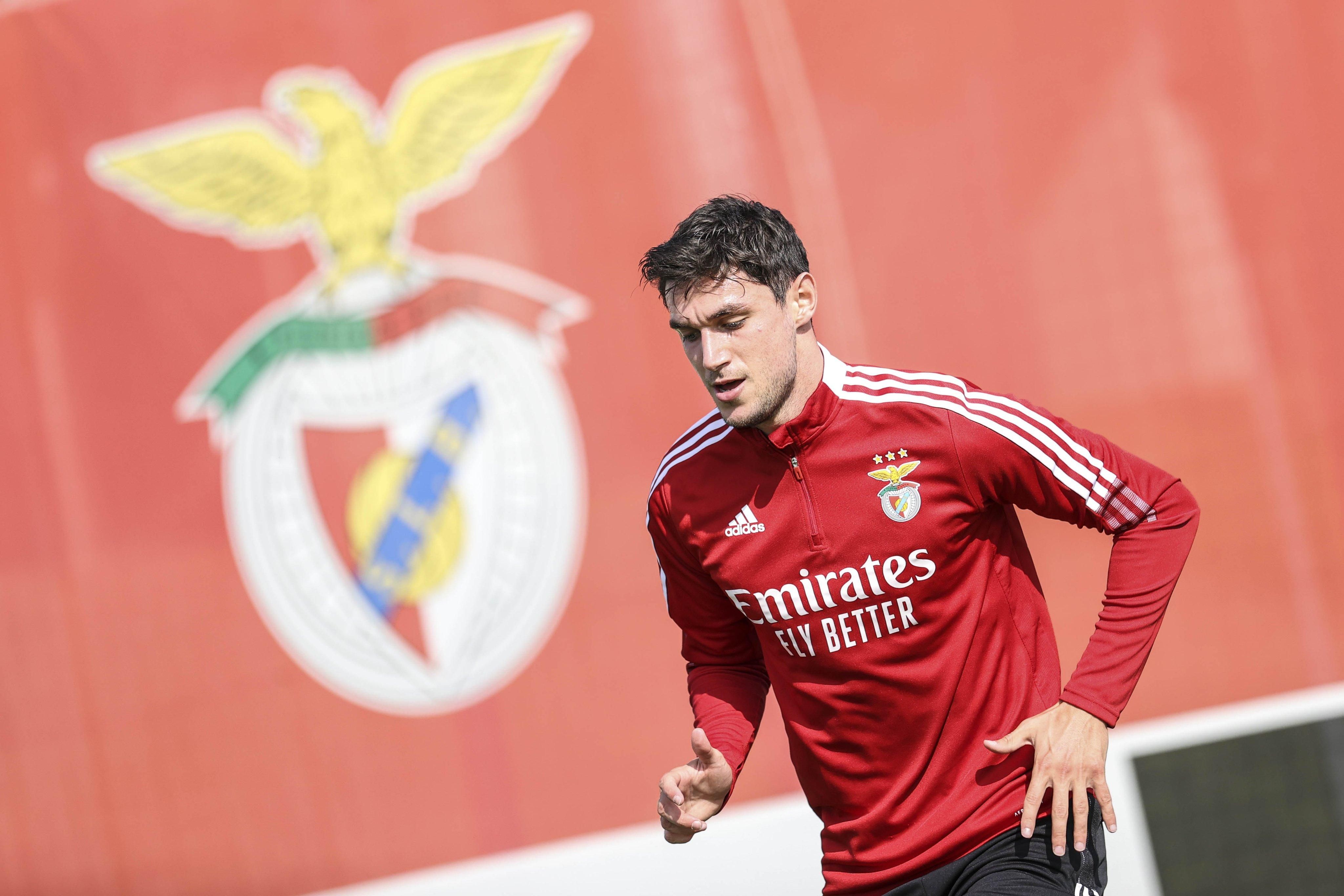 Динамо заработало более 5 миллионов евро на трансфере Яремчука в Бенфику Динамо заработало более 5 миллионов евро на трансфере Яремчука в Бенфику