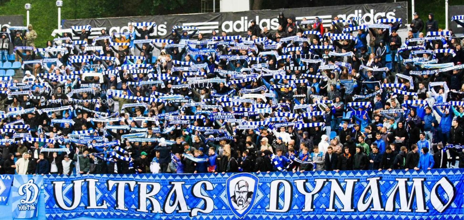 Ультрас Динамо влаштували масову бійку зі стрюардами під час матчу: відео - Спорт 24 Ультрас Динамо влаштували масову бійку зі стрюардами під час матчу: відео - Спорт 24