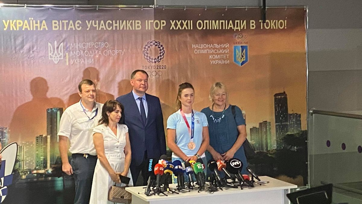 В Киеве встретили бронзовою призерку Олимпиады Элину Свитолину В Киеве встретили бронзовою призерку Олимпиады Элину Свитолину