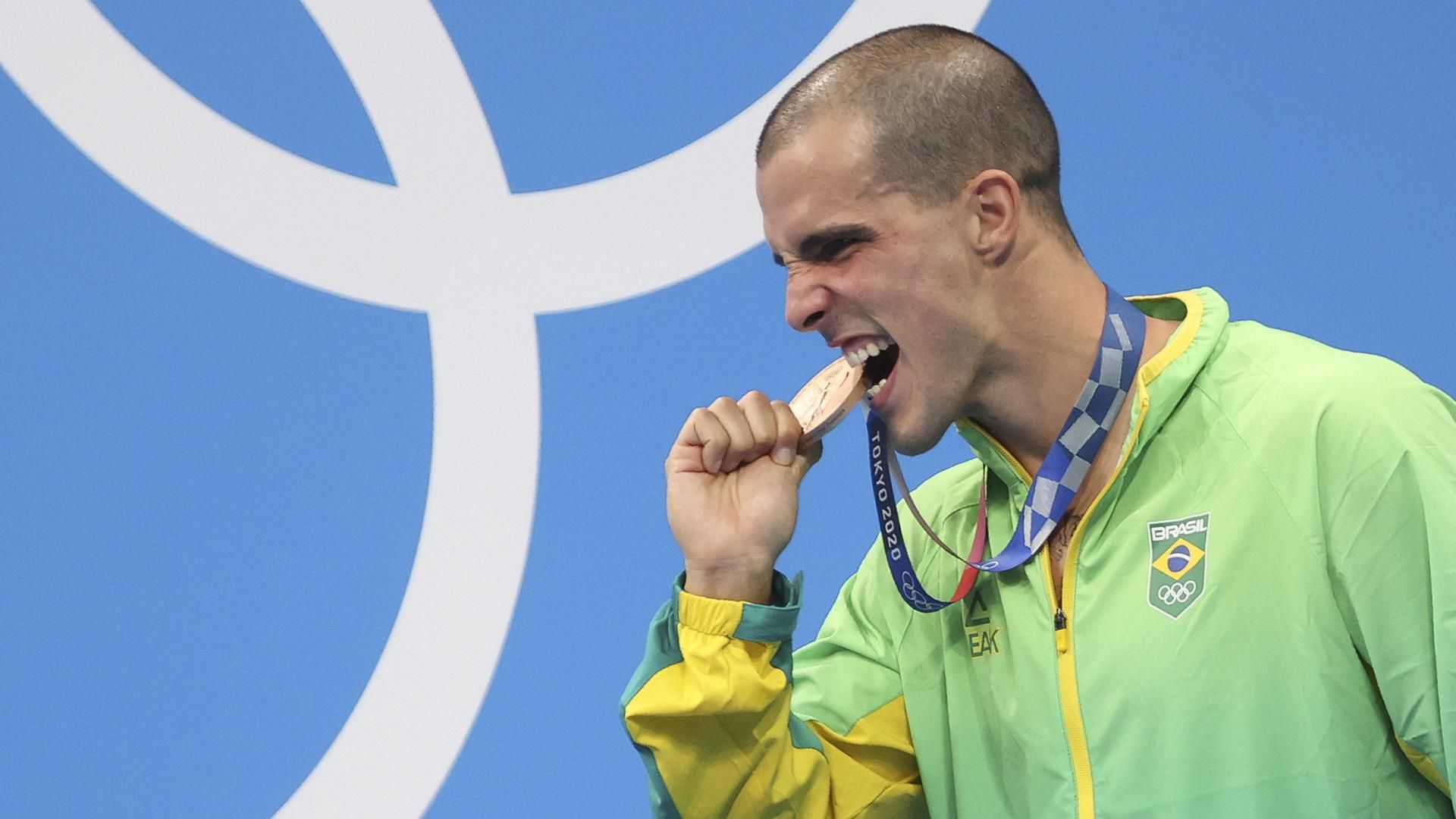 Повторил легендарный мем: бразильский пловец эффектно отпраздновал бронзу на Олимпиаде