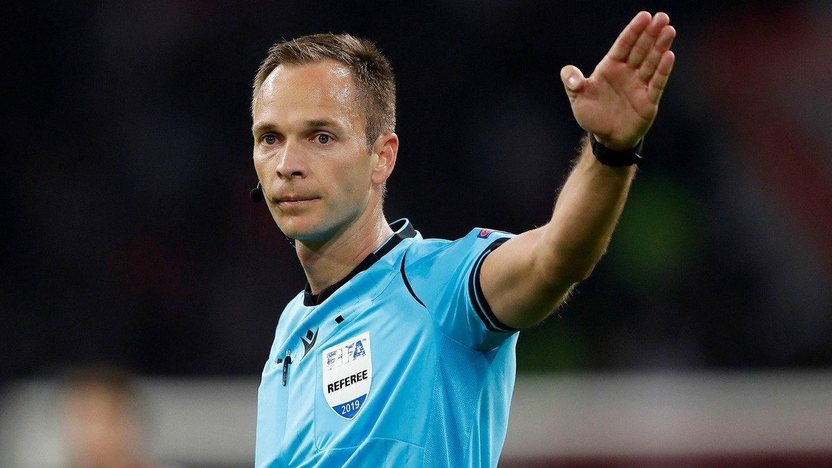 В УЕФА неожиданно изменили арбитра матча Спартак – Бенфика в Лиге чемпионов В УЕФА неожиданно изменили арбитра матча Спартак – Бенфика в Лиге чемпионов