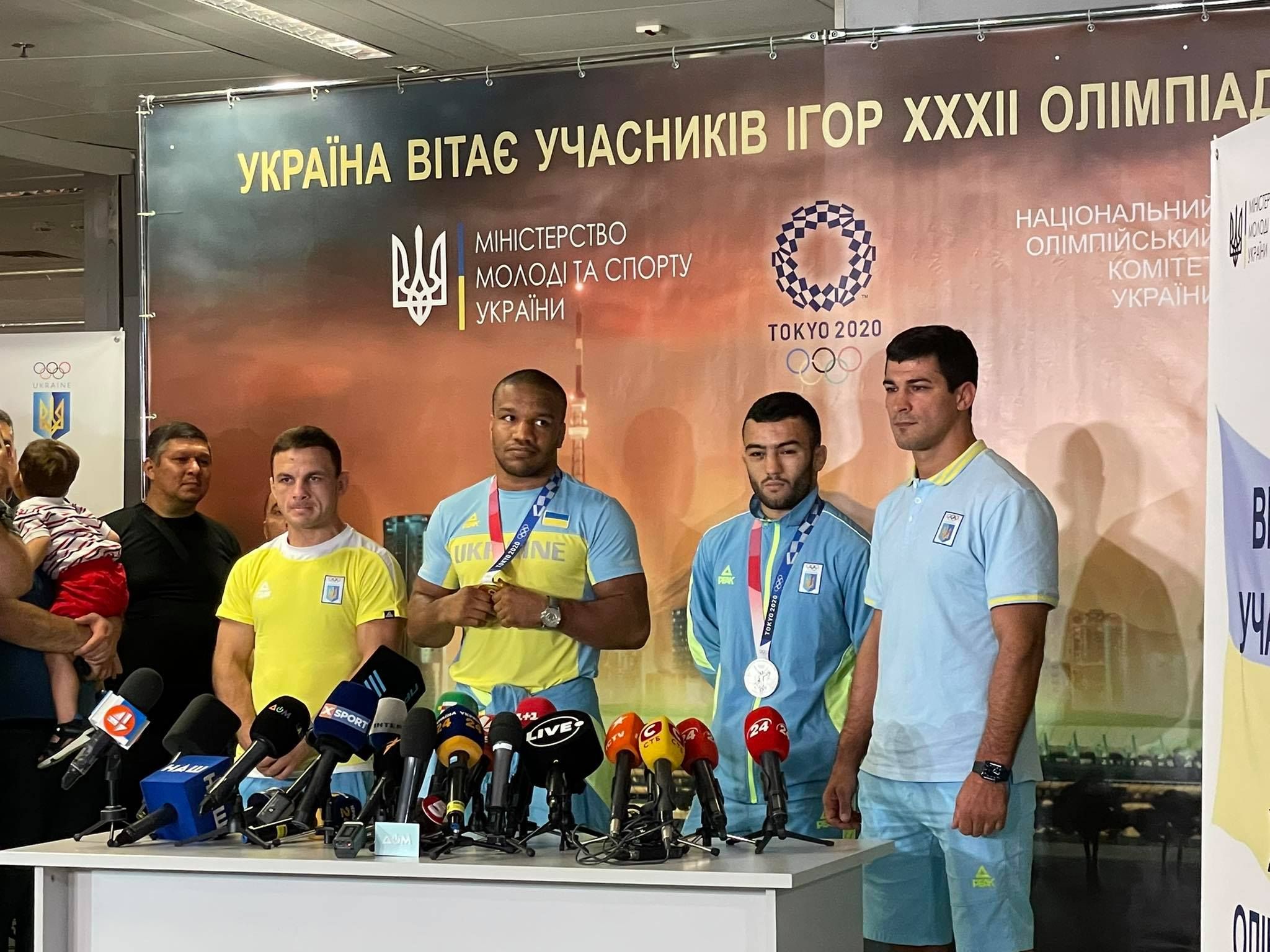 У Києві зустріли олімпійських медалістів Беленюка й Насібова: відео У Києві зустріли олімпійських медалістів Беленюка й Насібова: відео