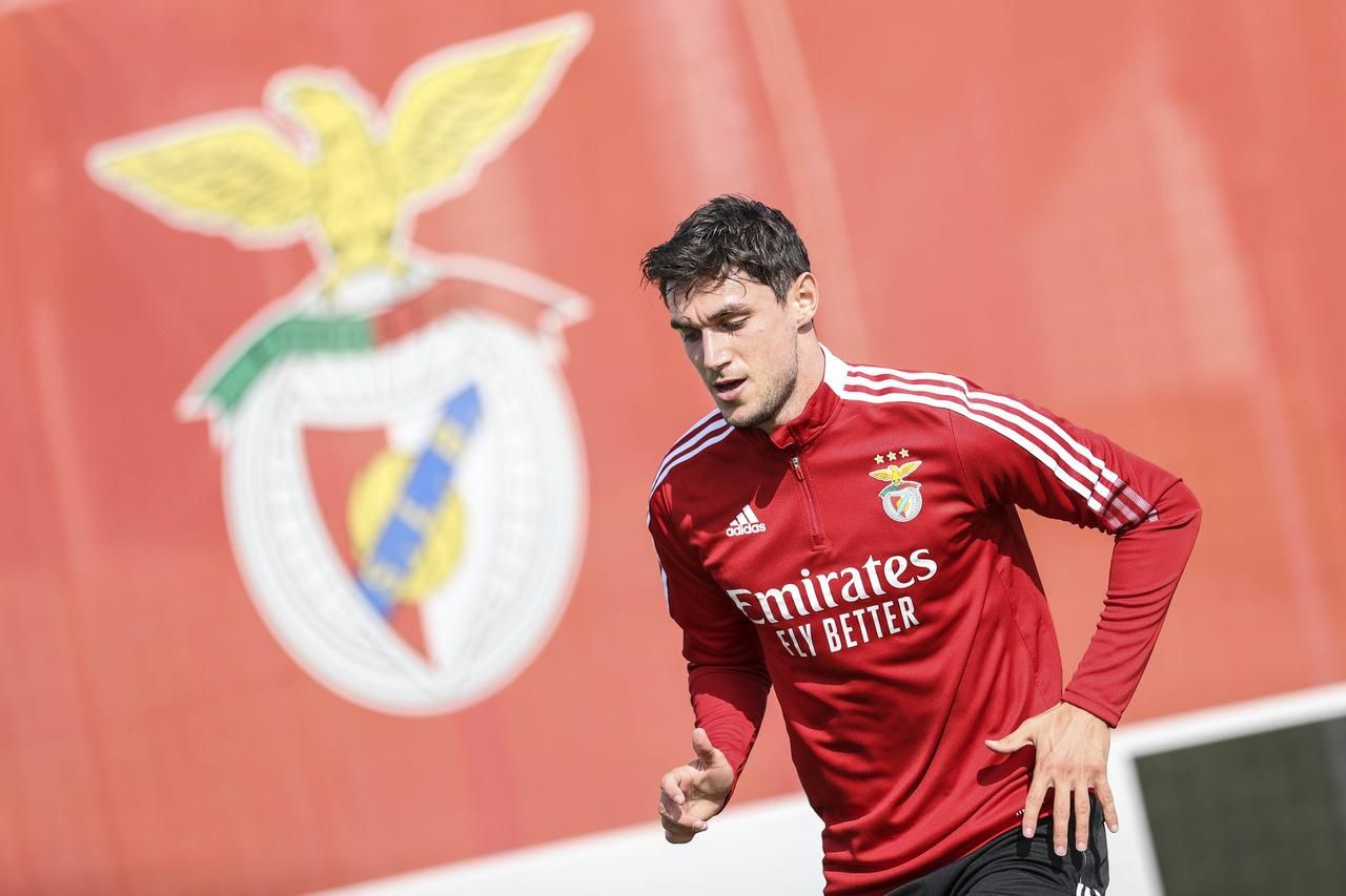 Шанс для Яремчука: конкурент украинца в Бенфике выбыл из-за травмы на 2 недели Шанс для Яремчука: конкурент украинца в Бенфике выбыл из-за травмы на 2 недели