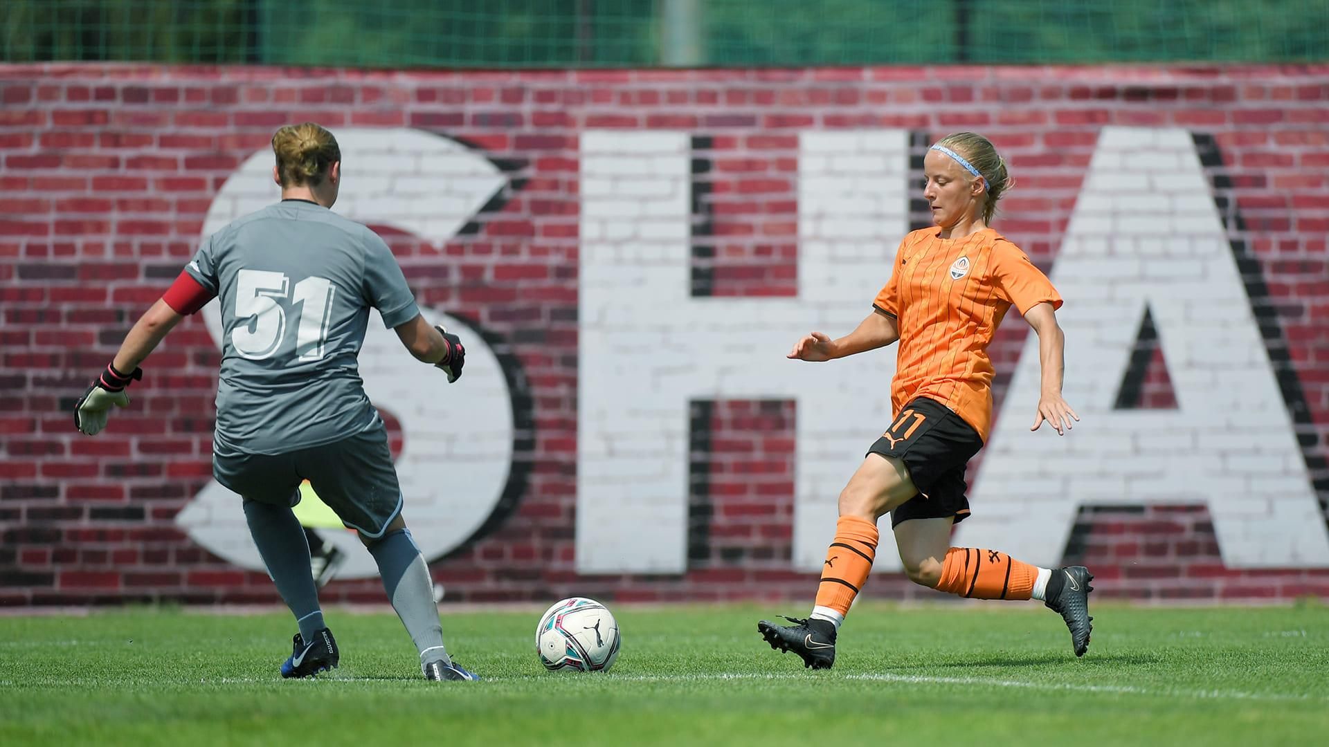 Футболистка Шахтера забила шедевральный гол ударом скорпиона Футболистка Шахтера забила шедевральный гол ударом скорпиона