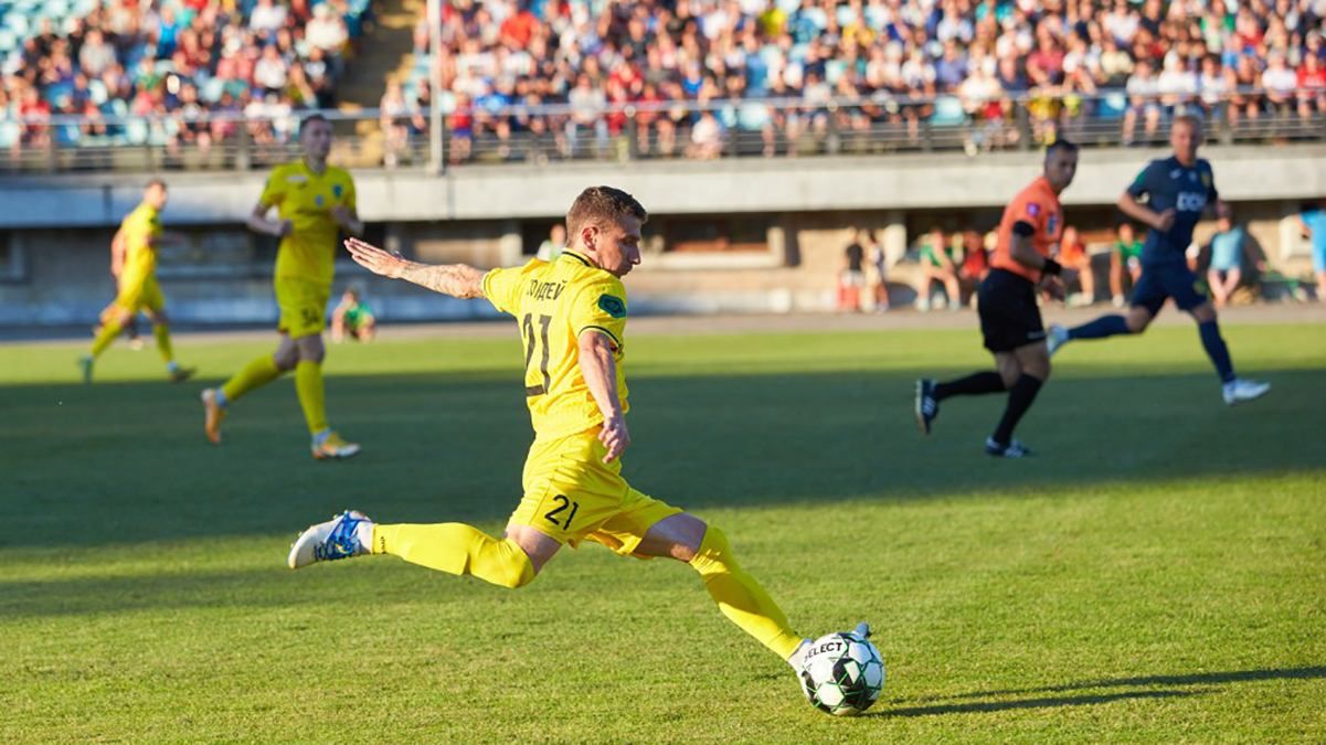 Вратарь Металлиста пропустил курьезный гол в матче против Прикарпатья: видео