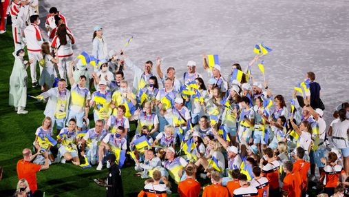 Українські олімпійці запалили на церемонії прощання у Токіо: фото