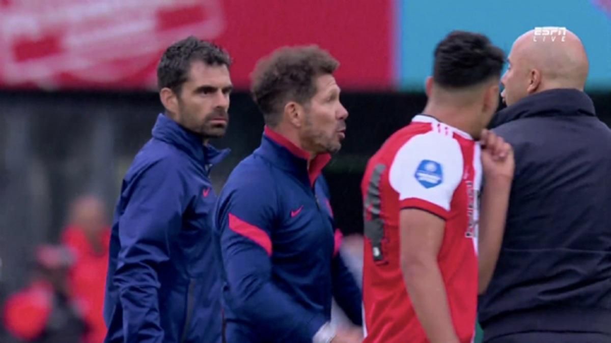 Симион едва не побил тренера соперника после товарищеского матча Симион едва не побил тренера соперника после товарищеского матча