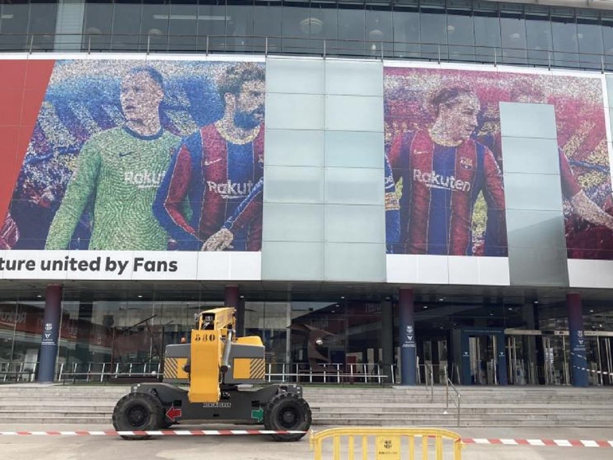 Зі стадіону Барселони прибрали величезне зображення Мессі