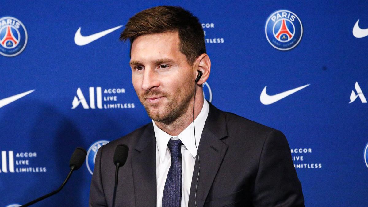 Месси вышел к фанатам ПСЖ, которые едва не сошли с ума: видео Месси вышел к фанатам ПСЖ, которые едва не сошли с ума: видео