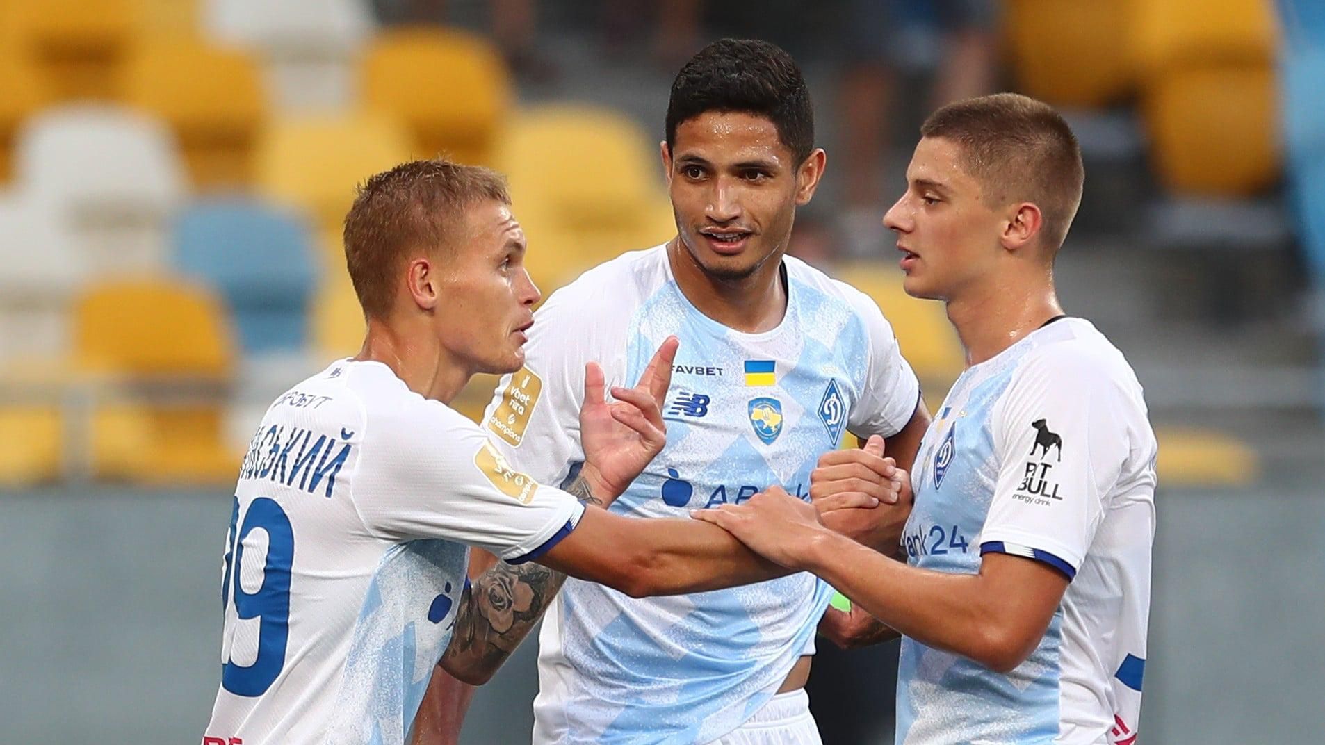 Как Буяльский роскошно "закинул за шиворот" вратарю Миная после паса новичка Динамо: видео Как Буяльский роскошно "закинул за шиворот" вратарю Миная после паса новичка Динамо: видео