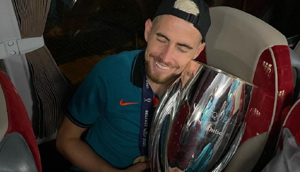 Футболисты Челси зажгли после победы в Суперкубке УЕФА – видео Футболисты Челси зажгли после победы в Суперкубке УЕФА – видео