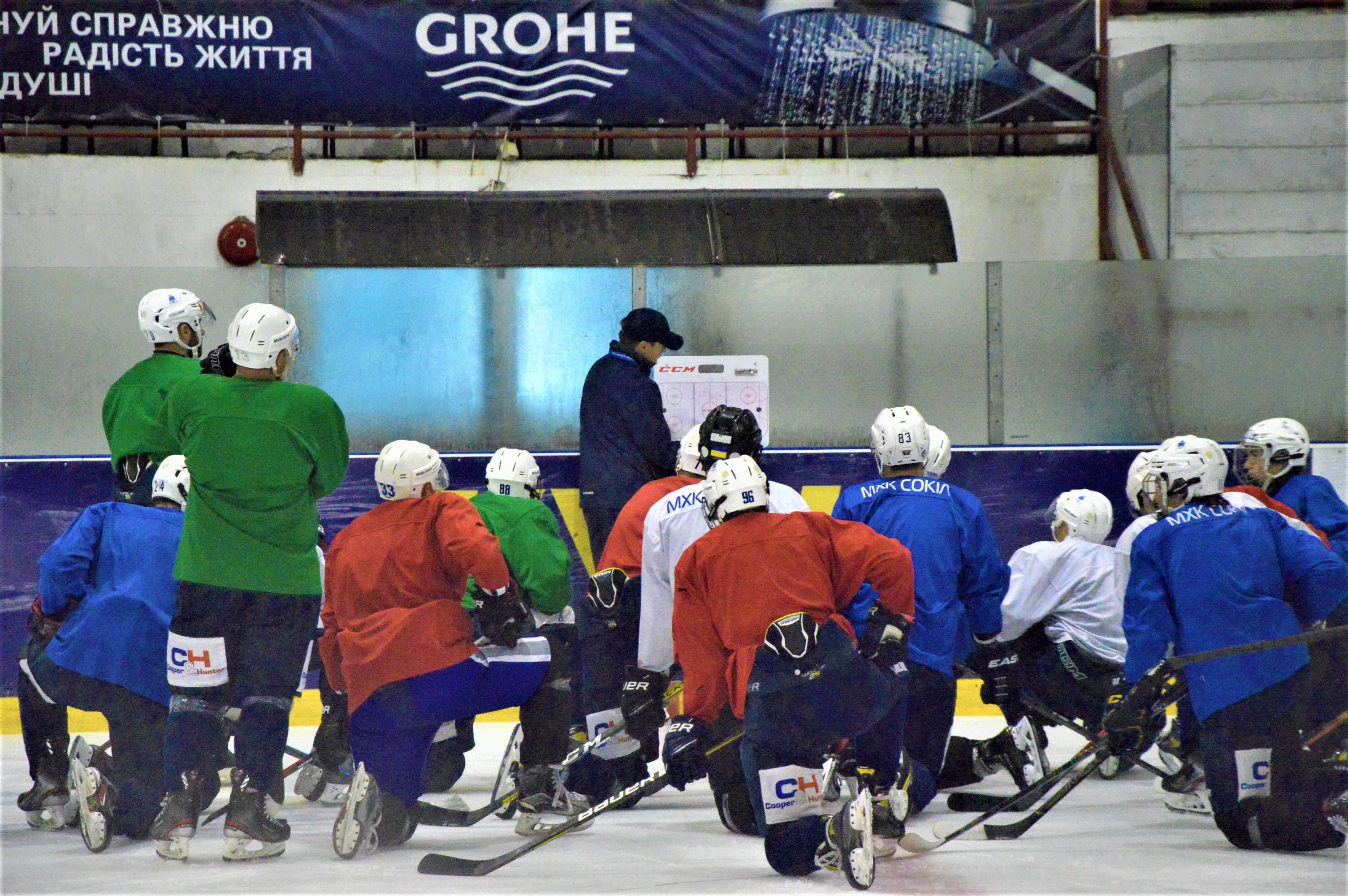 День хокею: як "Сокіл" готується до боротьби з "Донбасом" і повернення в єврокубки День хокею: як "Сокіл" готується до боротьби з "Донбасом" і повернення в єврокубки