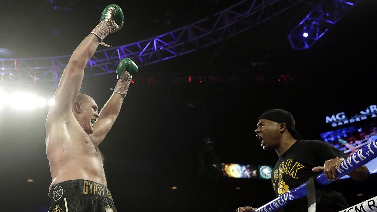 Розмажу фейс цього величезного бомжа, – Ф'юрі підтвердив бій з Уайлдером - новини боксу - Спорт 24 Розмажу фейс цього величезного бомжа, – Ф'юрі підтвердив бій з Уайлдером - новини боксу - Спорт 24