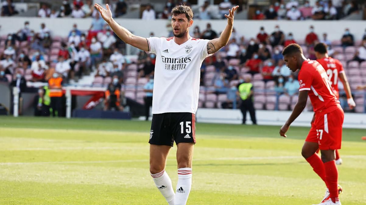 Яремчук забил гол за Бенфику, но его не засчитали: видео Яремчук забил гол за Бенфику, но его не засчитали: видео