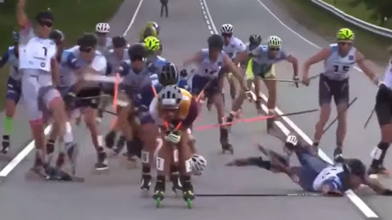 На Кубку світу стався масовий завал лижеролерів: українець розбив шолом об асфальт – відео - Новини спорту - Спорт 24 На Кубку світу стався масовий завал лижеролерів: українець розбив шолом об асфальт – відео - Новини спорту - Спорт 24