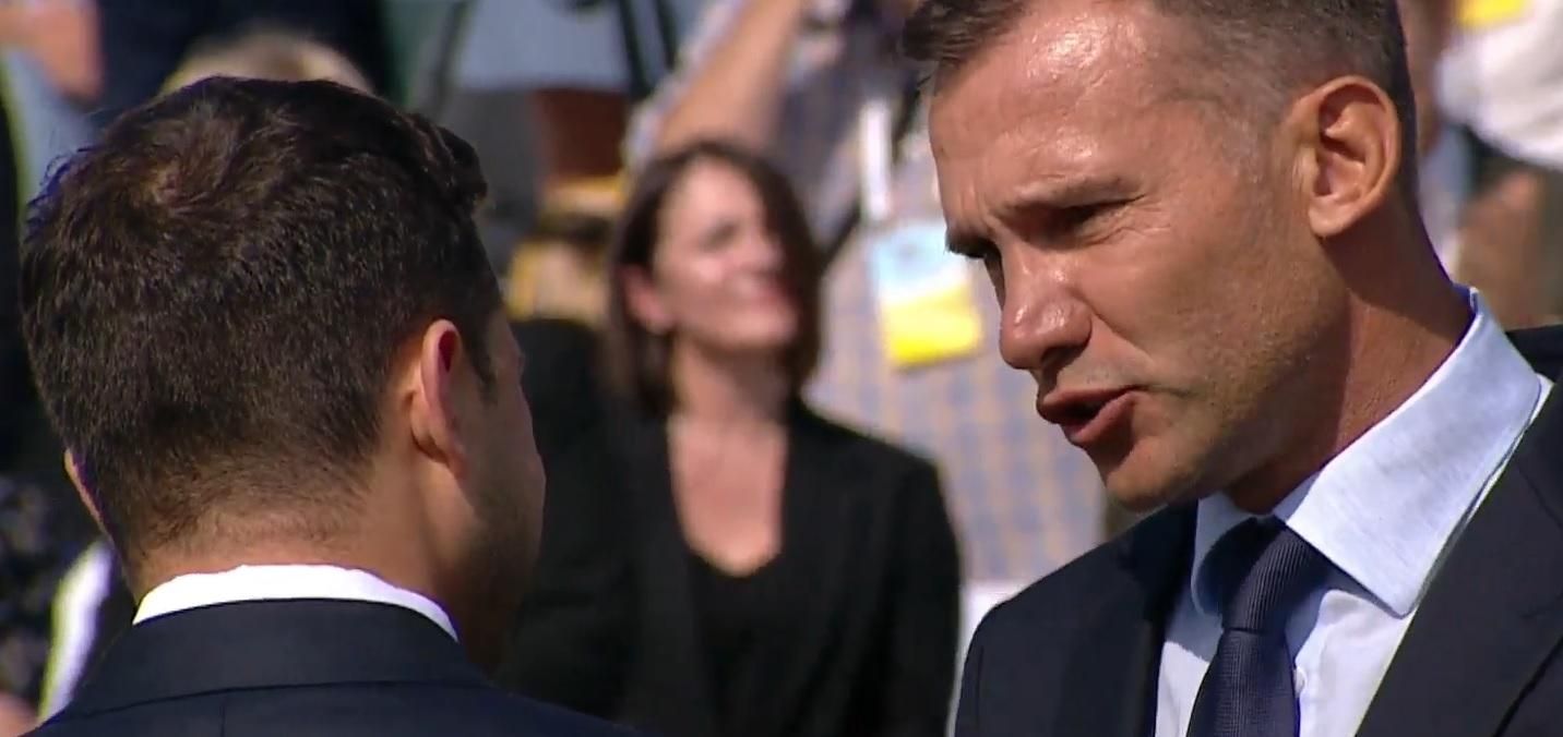 Зеленський нагородив Шевченка на параді до Дня Незалежності - Спорт 24 Зеленський нагородив Шевченка на параді до Дня Незалежності - Спорт 24