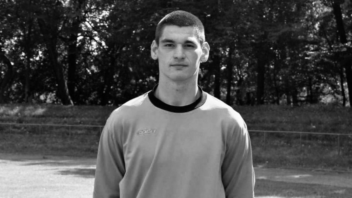 Невдало зіткнувся з скперником: у Росії воротар помер під час футбольного матчу - Спорт 24 Невдало зіткнувся з скперником: у Росії воротар помер під час футбольного матчу - Спорт 24