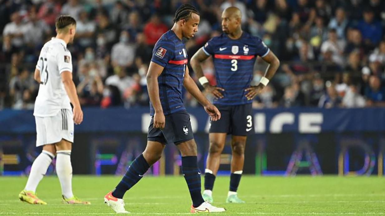 Французький футболіст через звірячий вчинок пропустить матч з Україною: відео - Спорт 24 Французький футболіст через звірячий вчинок пропустить матч з Україною: відео - Спорт 24