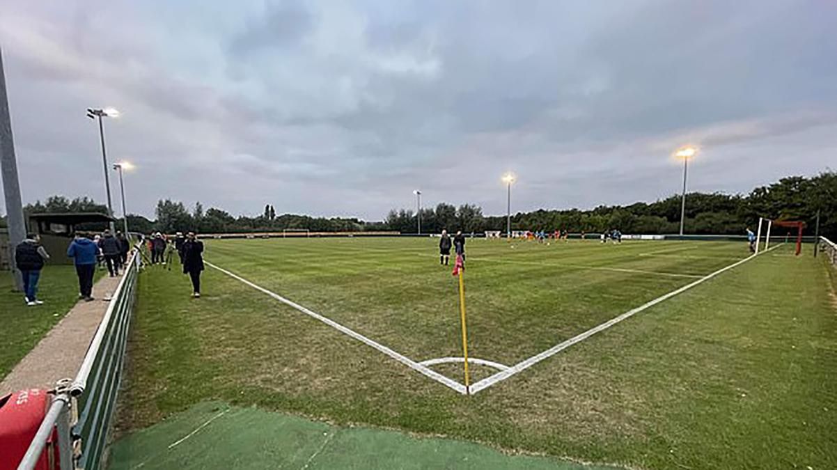 Футбольний матч в Англії перервали через зупинку серця в юного гравця. - Спорт 24 Футбольний матч в Англії перервали через зупинку серця в юного гравця. - Спорт 24