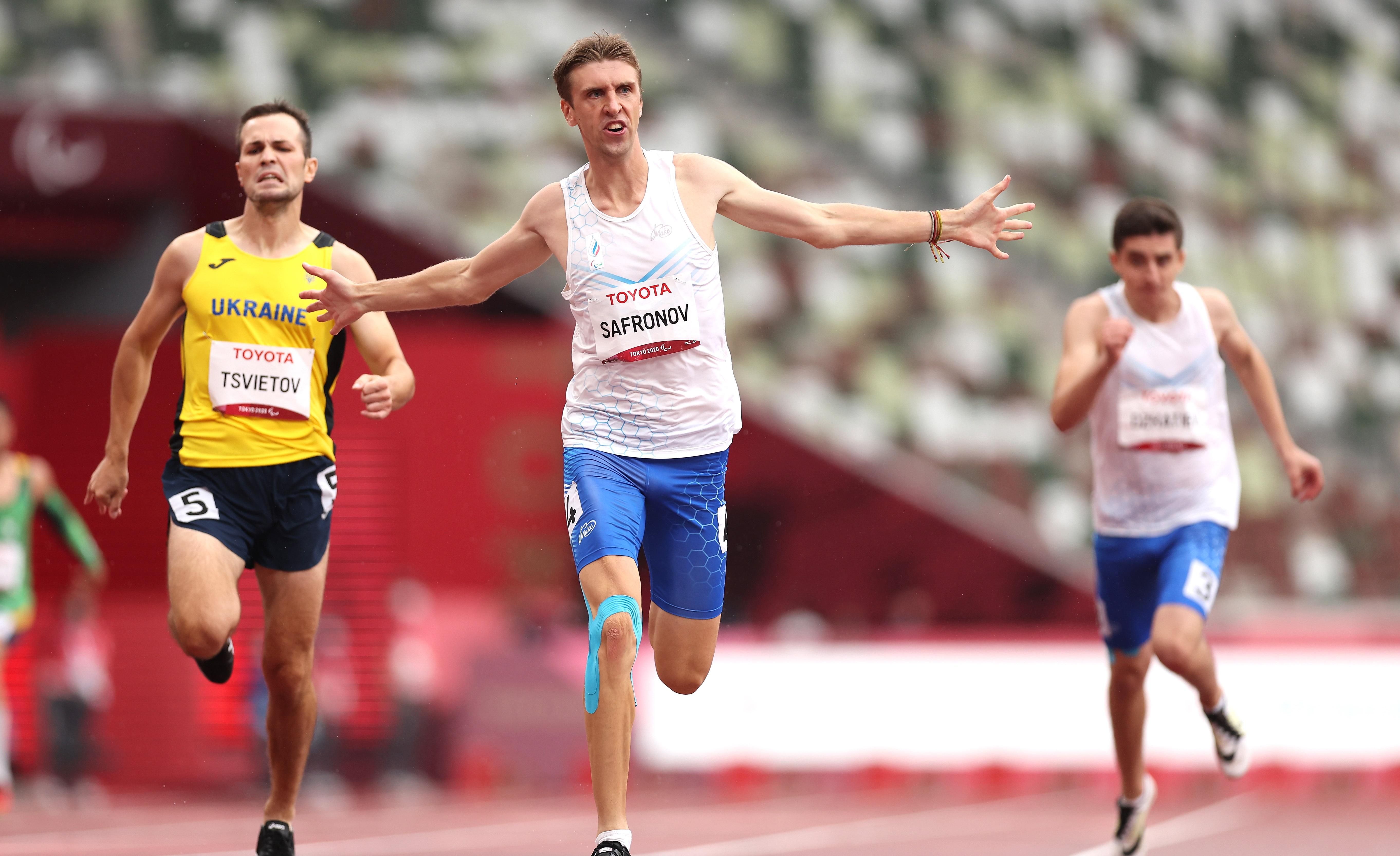 Позиция патриота: Цветов снова отказался от фото с россиянами на пьедестале Паралимпиады Позиция патриота: Цветов снова отказался от фото с россиянами на пьедестале Паралимпиады