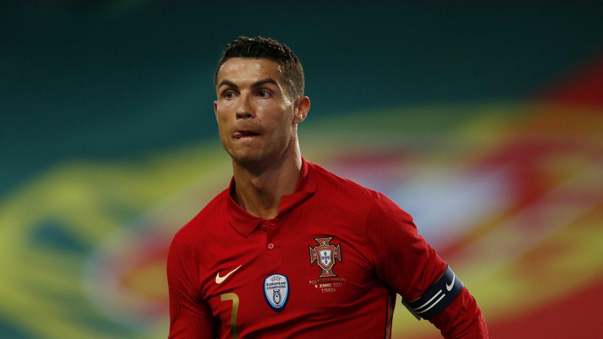 Роналду провел первую тренировку с Манчестер Юнайтед и уже поговорил с Сульшером: видео Роналду провел первую тренировку с Манчестер Юнайтед и уже поговорил с Сульшером: видео